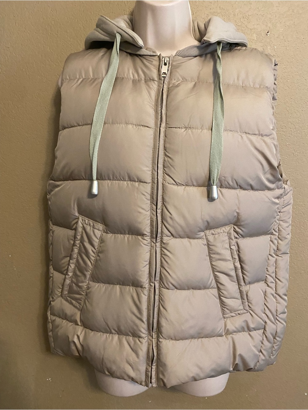 Heimish Women's Hooded Puffer Vest in Light Taupe Size Small